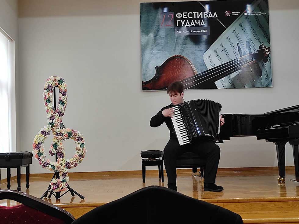 dario mihaljević održao koncert u šapcu