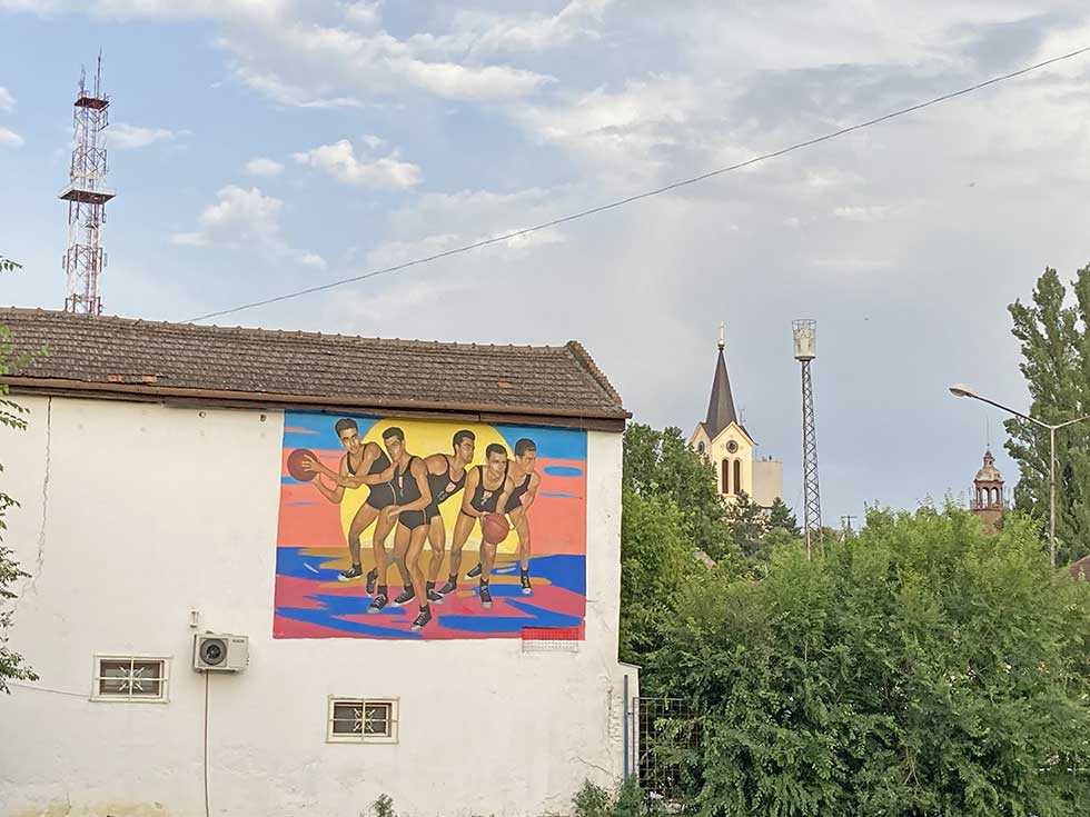 mural posvećen prvoj petorki košarkaša proletera